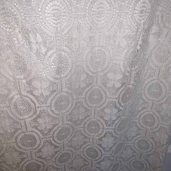 Lace dress - Picture 3 of 5